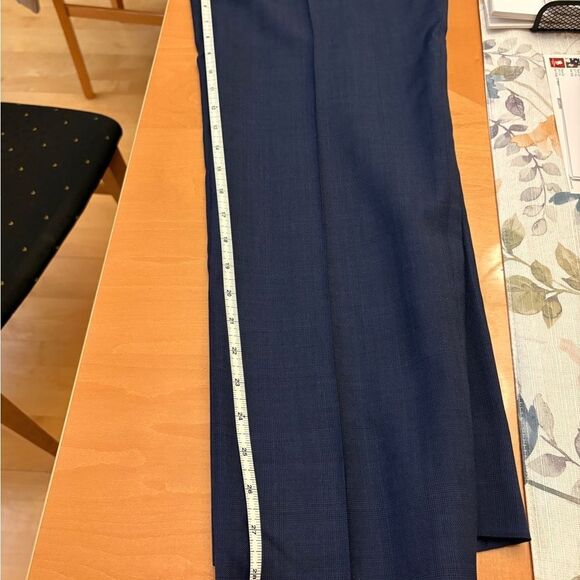 Jos A. Banks Men’s 2 Piece Suit, size 39 - Picture 13 of 16